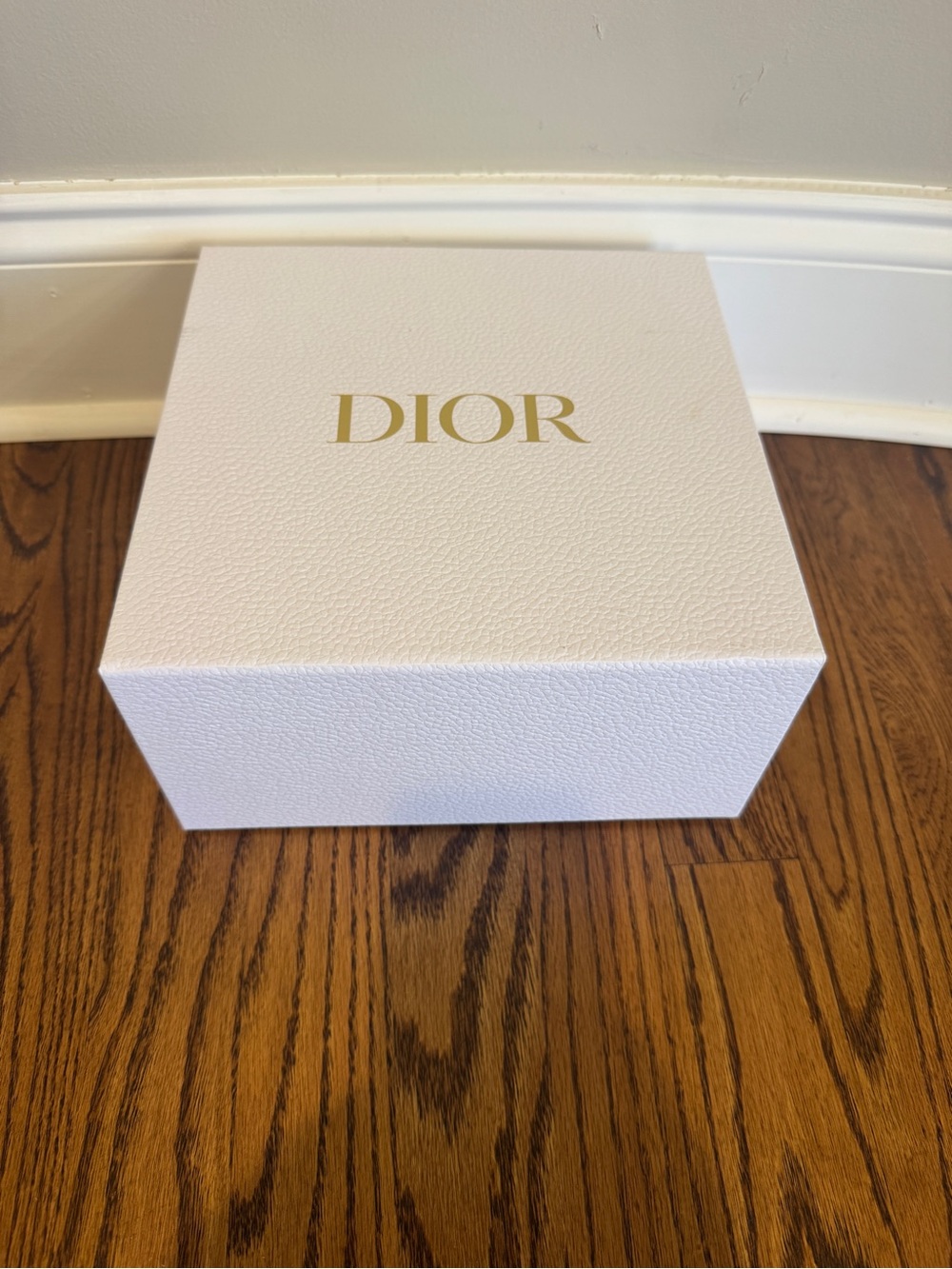 DIOR Box with Pink Branded Ribbon -Spring 2026 - Picture 4 of 5